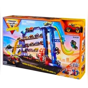 Monster Jam Garage Playset and Storage with Exclusive Grave Digger Monster NEW